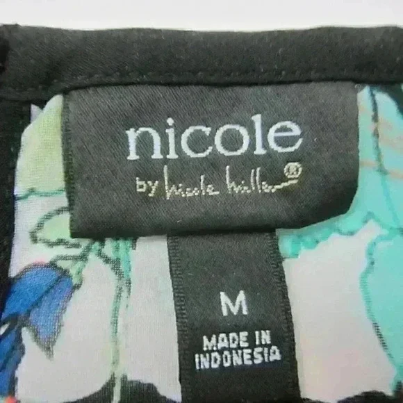 Sleeveless Top Medium Blouse Black Lace Neck & Multicolor Floral Print Flowy NEW - Picture 13 of 16